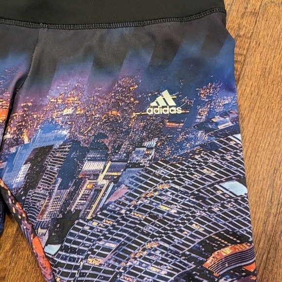 Adidas athletic techfit crop pants woman's Sz S cityscape - Picture 3 of 8